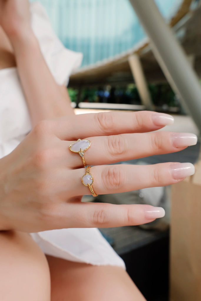 Discover the Elegance of the Rose Cut Long Agate & Czech Crystal Stone Ring