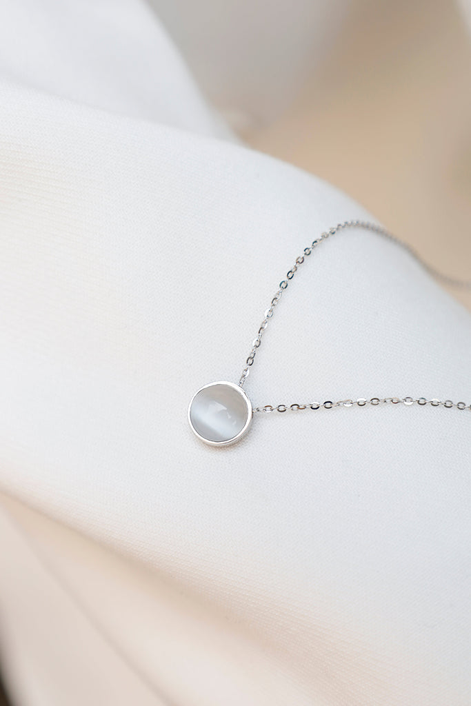 Shine from Every Angle: The Cat’s Eye Necklace by Jacys Mifv