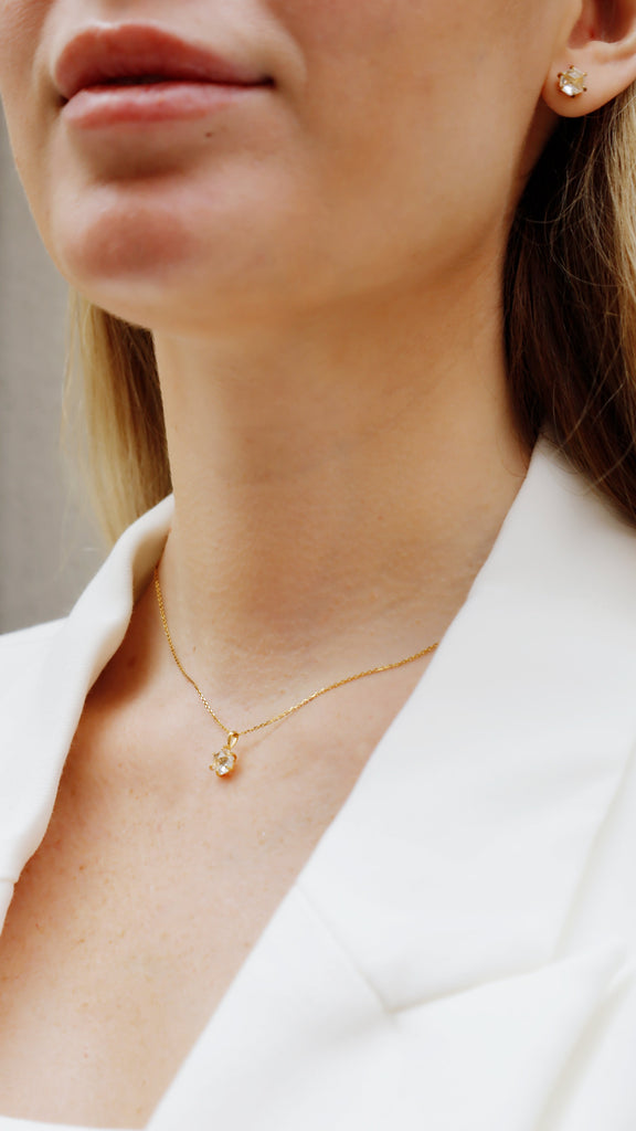 Hexagon-Cut Clear Quartz Necklace: Where Clarity Meets Modern Elegance