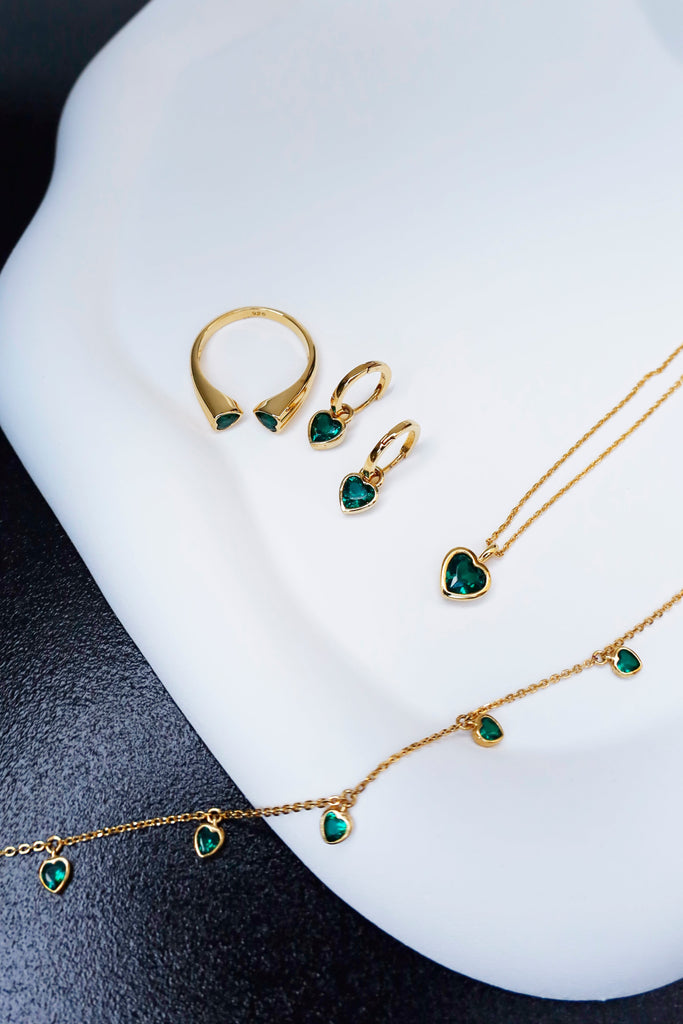 💚 The Emerald Stone Heart Collection: Where Love Meets Elegance