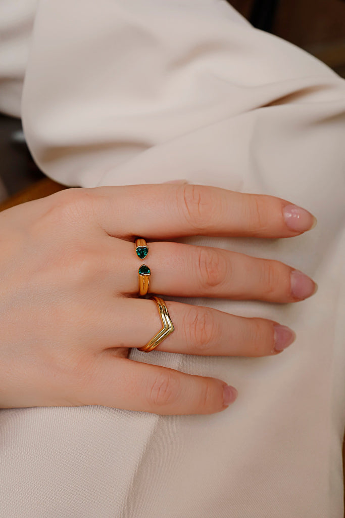 💚 Emerald Stone Heart Collection: A Timeless Expression of Love and Elegance